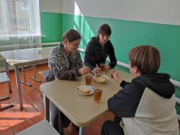 Родительский контроль 15.10.2025г.
Огурец (по сезону соленый/свежий)
Плов из отварной  птицы
Какао с молоком
Хлеб пшеничный