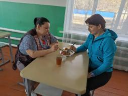 Справка по итогам проверки организации горячего питания в школьной столовой комиссией родительского контроля
Дата проверки: 24.03.2026 г.
Школьной столовой на 24.03.2026 г. было предложено: 
Гречка по – купечески из отварной птицы
Блин с начинкой (клубника, малина, вишня, абрикос)
Чай с сахаром и лимоном
Хлеб пшеничный
Помидор (по сезону соленый/свежий)